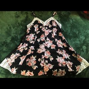 Forever 21 black floral dress with lace details